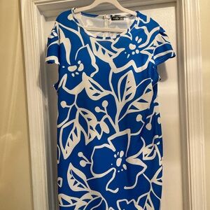 Blue and White Floral Shift Dress - fits like 18. Stretch fabric.